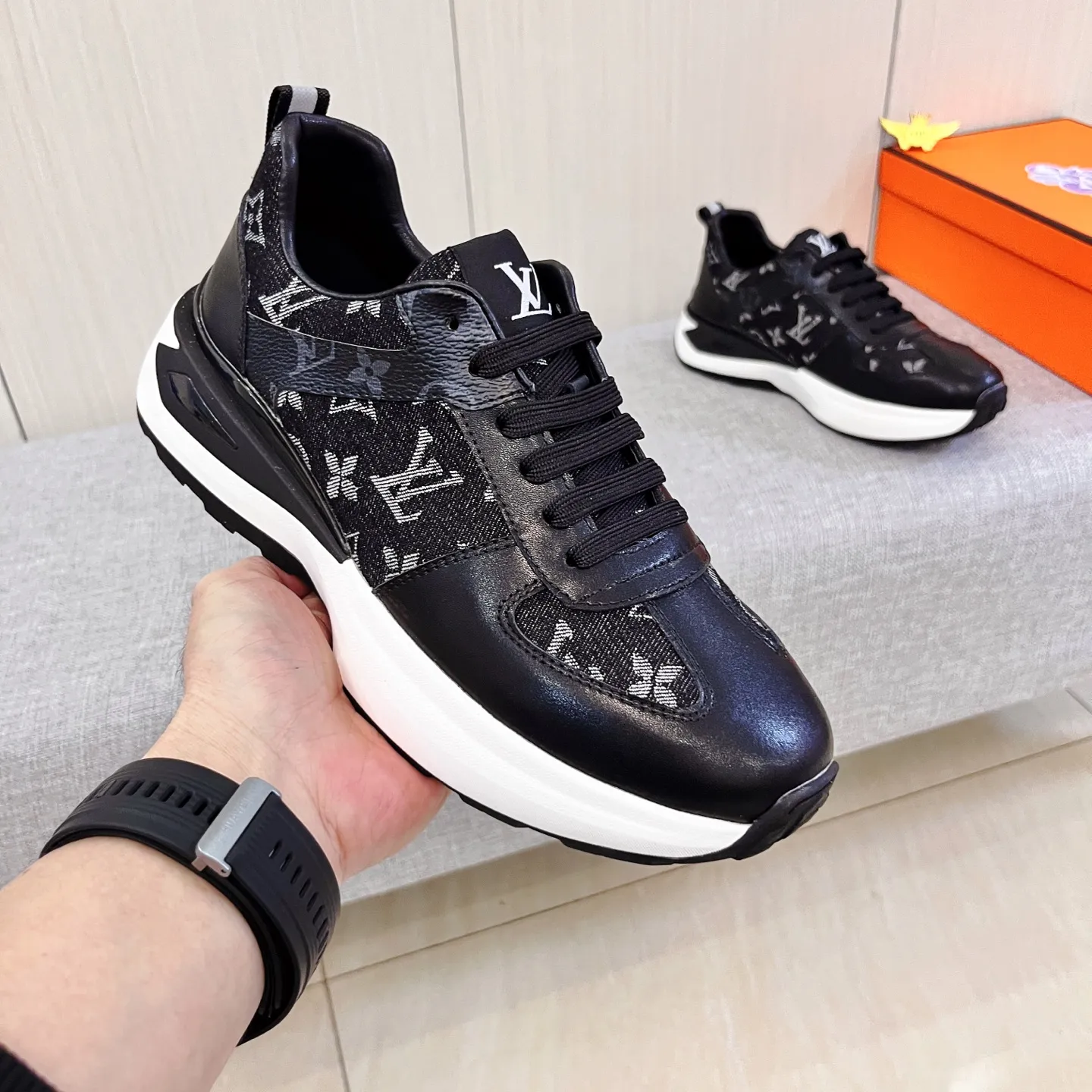🚘🚘Factory batch 460 men's shoes💰[LV]🔥Louis Vuitton high-end men's shoes brand official website 1:1 latest masterpiece: the upper is made of Italian imported first-layer cowhide with a comfortable and breathable lining➕original non-slip and wear-resistant outsole🔥, making walking more convenient and comfortable! An exclusive new model, a stunning work, a beautiful 1:1 replica [color] compared to the official quality! Create a fashionable personality to set off your uniqueness! A must-have for trendy men! Classic 🔥Size: 38-44 Color: 🔥 2⃣️colors available🔥.
